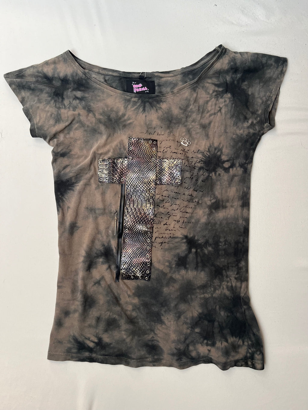 Alt Top with fake snake skin cross